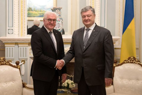 Порошенко повідомив про підготовку до зустрічі лідерів "нормандської четвірки"