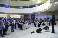 Порошенко и Гройсман пришли на молитвенный завтрак в Украинском доме