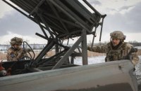 Країни Євросоюзу погодили поставку Україні одного мільйона артилерійських боєприпасів. Але долучаться не всі члени блоку