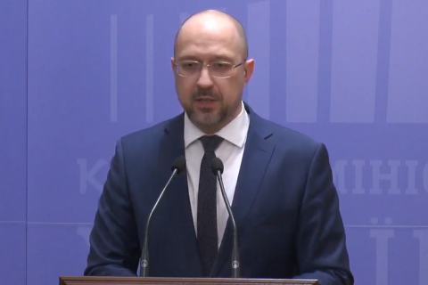 Шмыгаль пообещал поддержку бизнесу и людям, которые потеряют работу из-за коронавируса