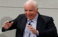 Маккейн предупредил Путина об "арабской весне" на пороге