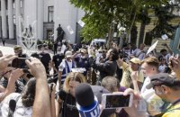 Активістів, що прийшли під Раду на захист мови, хочуть оштрафувати через порушення благоустрою