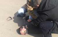 Генпрокуратура затримала чоловіка, який хотів дати 500 тис. доларів хабара Луценкові і Матіосу