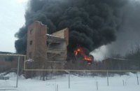 В Славянске горит склад горюче-смазочных материалов