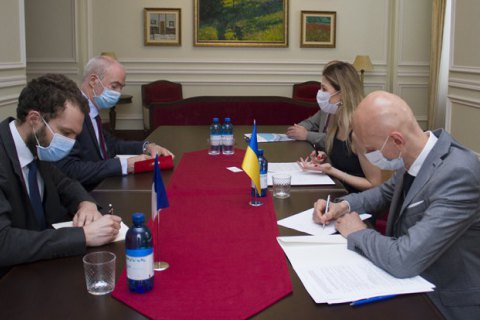 ​Украина просит Париж отреагировать на визит французских депутатов Европарламента в оккупированный Крым 