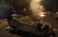 Заворушення у Франції починають слабшати, збитки складають щонайменше 100 млн євро