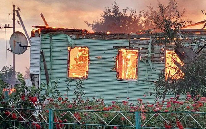 Вранці росіяни обстріляли Сумську область з артилерії: є пошкодження будинків, зруйновано школу