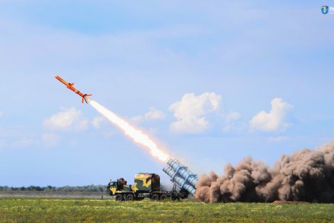 Вооруженные силы приняли на вооружение береговой ракетный комплекс "Нептун"
