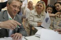 Черновецкий за границей пишет книгу о Тимошенко 