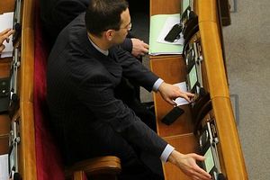 "Регионалы" продолжают упражняться в "кнопкодавстве"