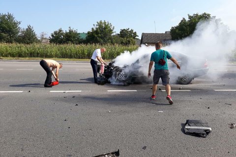 Автобус с 44 туристами попал в ДТП под Золочевом из-за пьяного водителя "Мерседеса"