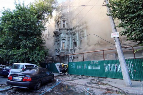 В Одессе загорелся памятник архитектуры дом Руссова