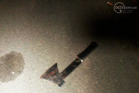 В Василькове мужчина с топором повредил две иномарки на стоянке ТЦ
