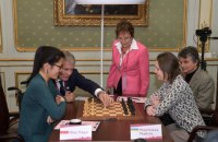 Седьмая партия за шахматную корону у женщин завершилась вничью