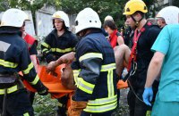 У Миколаєві пролунали потужні вибухи – влучили в багатоповерхівку (оновлено)