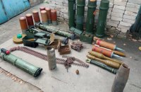 На Херсощині поліцейські вилучили у чоловіка зброю та боєприпаси
