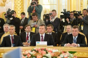 Янукович придумал Грищенко полномочия 