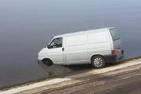 П'яний житель Черкас в'їхав у Дніпро на автомобілі, щоб вразити дівчину