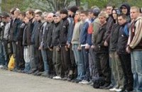 Сегодня военкоматы возобновили осенний призыв