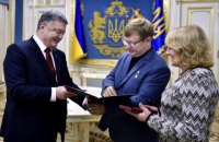 Порошенко вручил ключи от квартиры бывшему пленнику "ЛНР" Жемчугову