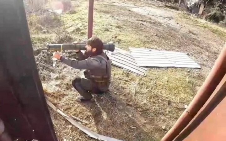 ГУР показало, як чеченські добровольці знищують російських окупантів у Бахмуті