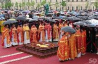Дождь испортил патриарху Кириллу литургию в Харькове