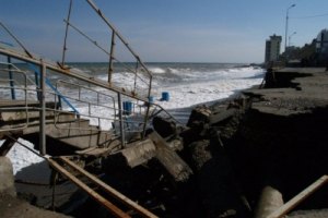 Власти Алушты завысили ущерб от шторма почти в пять раз