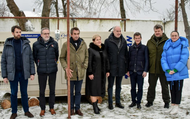 Франція передала Житомирщині партію генераторів