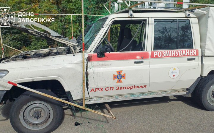 У Запоріжжі російський дрон атакував автомобіль саперів ДСНС