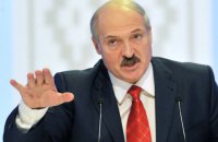 Лукашенко не будет держаться за кресло "посиневшими пальцами", однако планирует баллотироваться в 2020 и 2025 годах