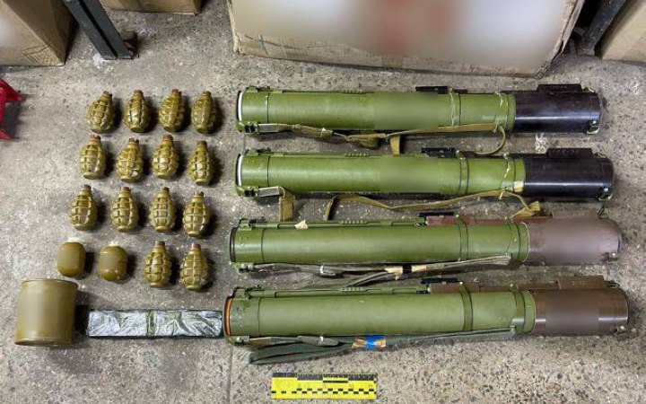 Поліцейські підозрюють харків’янина у торгівлі зброєю