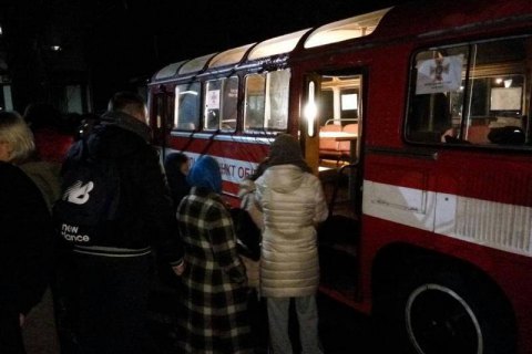 Спасатели эвакуировали более 70 человек из-за пожара в пятиэтажке в Ровно