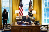 Вице-президент США обещает России финансовые санкции в случае вторжения в Украину