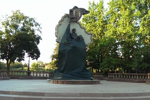 В центре Луганска взорвали памятник защитникам "ЛНР"