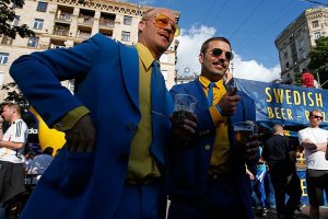 Власти Киева объявили конкурс на лучшую скульптуру шведским болельщикам