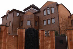 "Дом Януковича" на Оболони продали