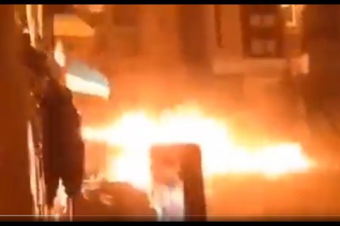 НГУ показала, як кияни спалили коктейлями Молотова росіян на бойових машинах