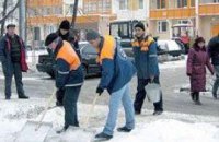 Кличко не терпится увидеть 7 тысяч человек, убирающих снег