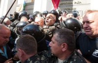 Десять тысяч афганцев штурмуют Верховную Раду
