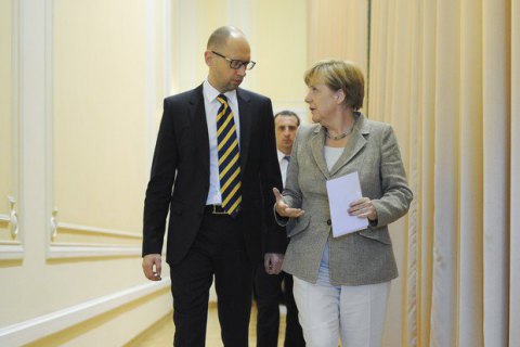 Меркель отметила смелость реформ правительства Яценюка