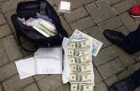 Командир відділення виправної колонії у Львівській області попався на хабарі