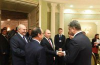 Порошенко і Путін потиснули один одному руки