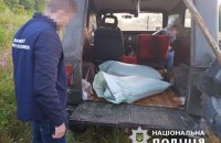 Львовские железнодорожники воровали дизтопливо, сливая его в полиэтиленовые пакеты