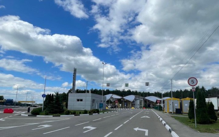 Відновили пропуск вантажівок через пункти пропуску Волинської митниці