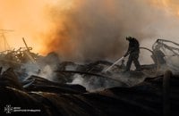  У Дніпрі Росія знищила весь складський комплекс виробника морозива «Ласунка» (оновлено)