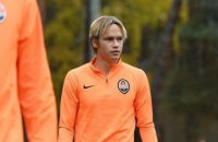 Игрок "Шахтера" попытался научить Мисс Украины жонглировать мячом