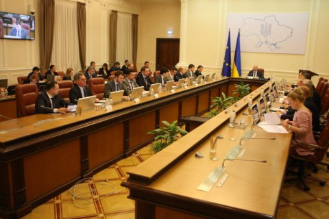 Члены Кабмина до конца года отказались от премий