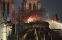 У столиці Франції згорів собор Паризької Богоматері (оновлено)