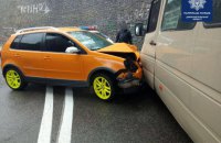 В Днепре внедорожник врезался в маршрутку, пострадало 7 человек