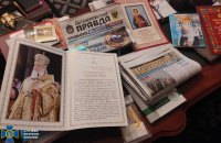 Рейд по УПЦ (МП): на Київщині та Херсонщині СБУ знайшла незареєстровану зброю, підозрілих "спортивних" осіб та агітки 